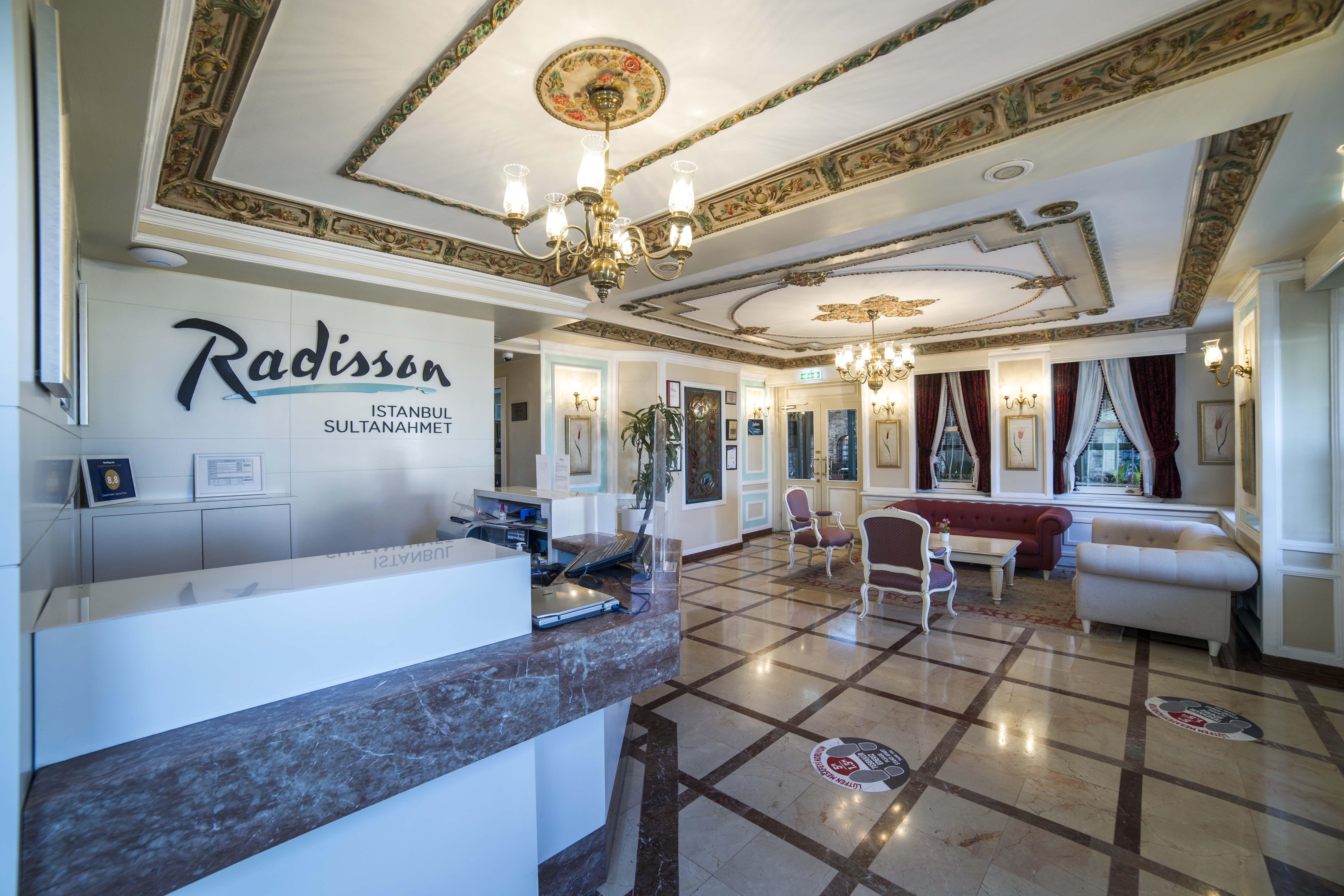 Radisson istanbul. Рэдиссон отель Султанахмет. Отель в Стамбуле Sultanahmet. Отель Рэдиссон Стамбул набережная. Radisson Hotel Istanbul Sultanahmet - Special category.